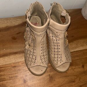 Little Girls  JELLYPOP Beige Peep-Toe Sandals w/Heel - girls size 1